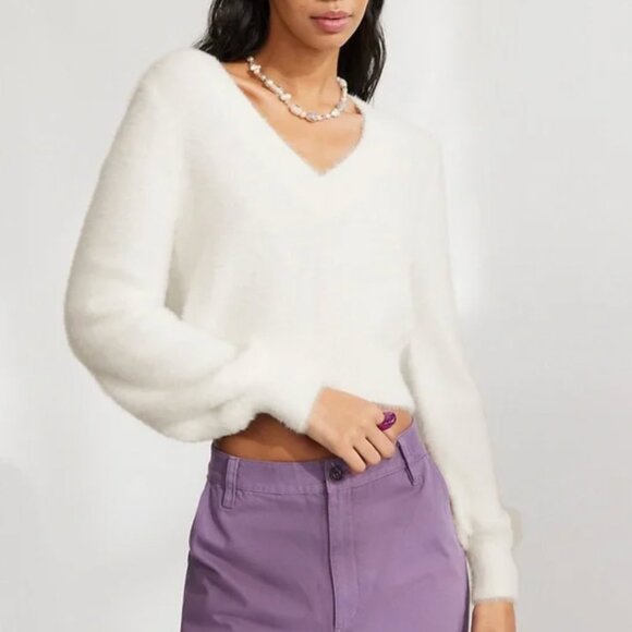 Sunday Best Aritzia Kitten V-Neck Sweater Cropped Fuzzy Small - Picture 1 of 4
